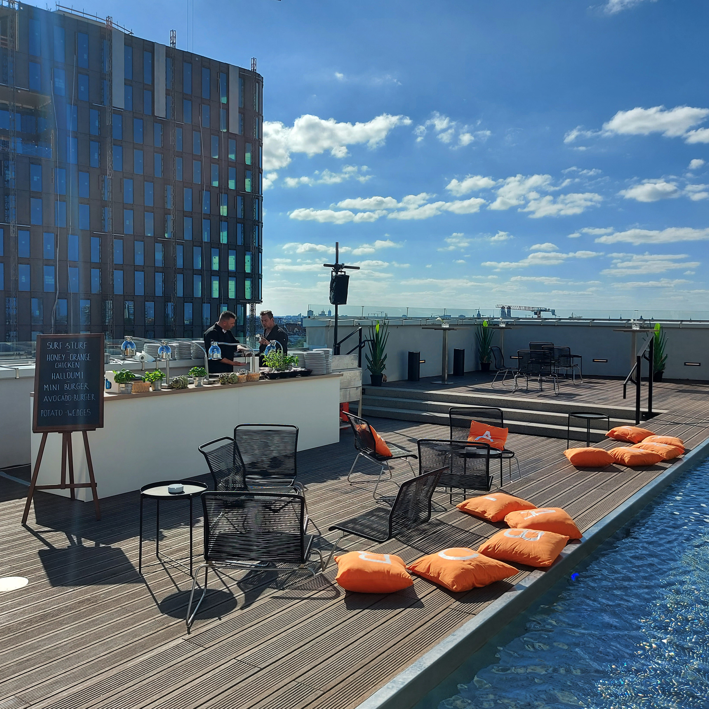 Event Catering München - Rooftop-Pool Event Labor Becker Sommerfest Event Catering München - Rooftop-Pool Event Labor Becker Sommerfest