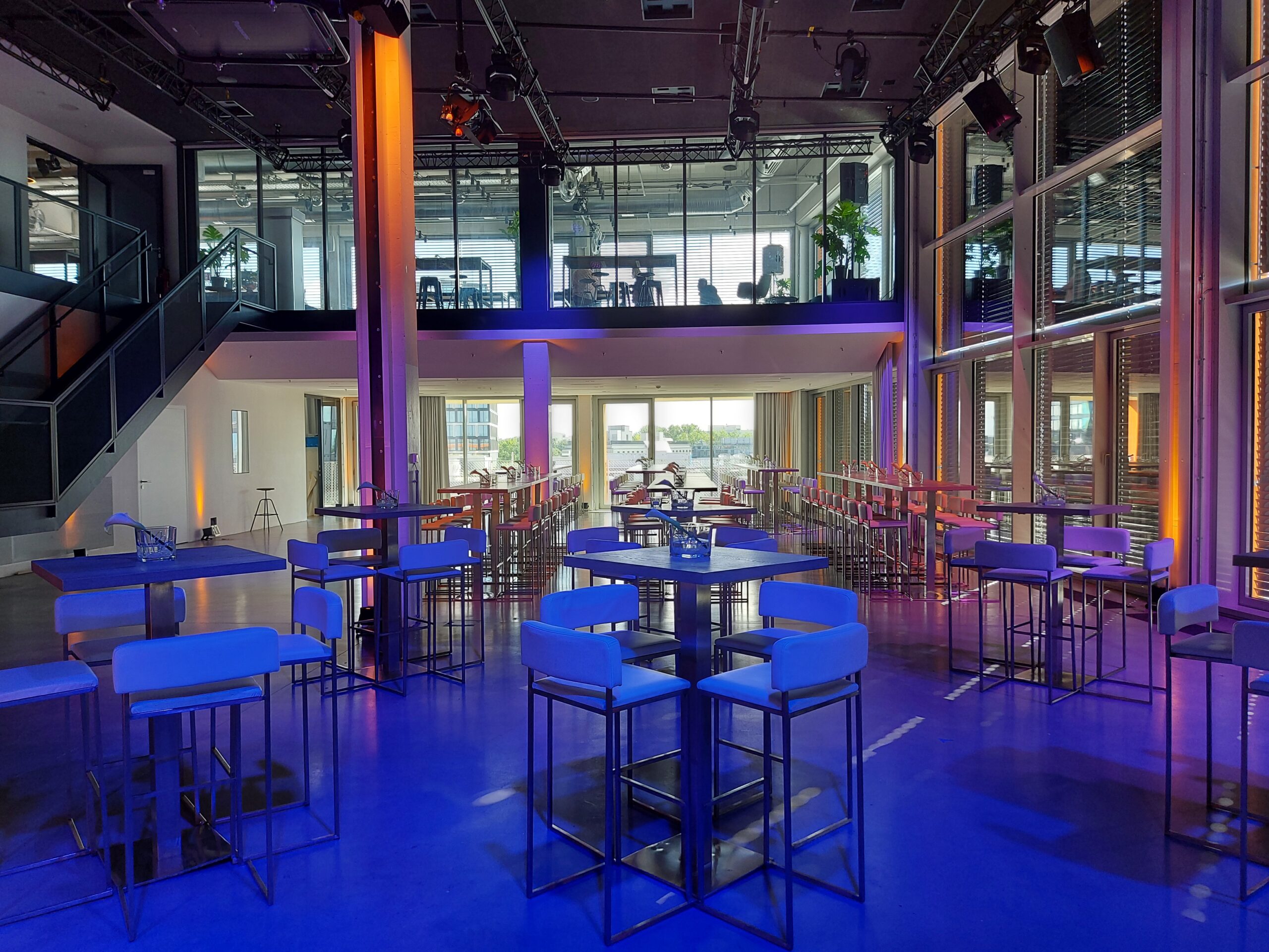eventlocation-muenchen-unikorn-catering-hoch5