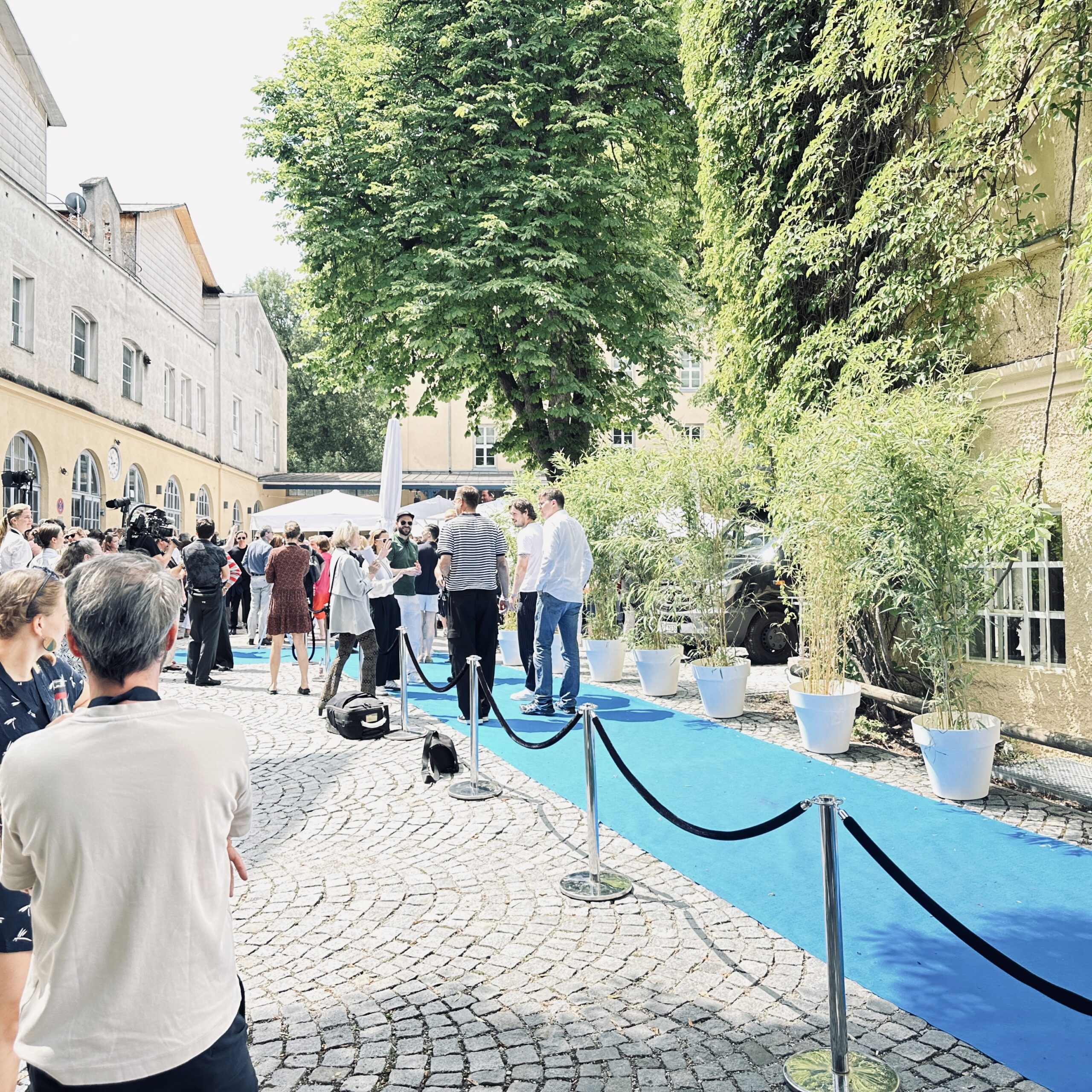 praterinsel-eventlocation-muenchen-unikorn-catering-muenchen-innenhof praterinsel-eventlocation-muenchen-unikorn-catering-muenchen-innenhof